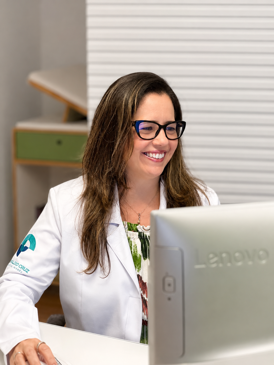 Prof. Dra. Mônica Lapa